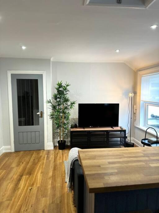 High Wycombe Centre- 2 Bed Flat Apartment Ngoại thất bức ảnh